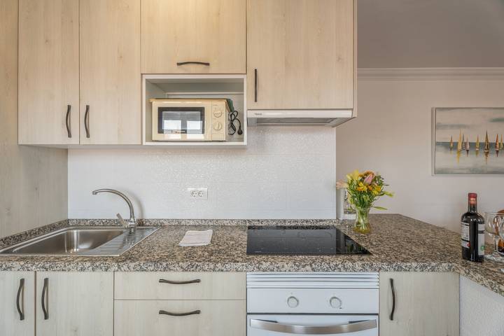 Casa Vacacional 'Solabrigos Lanzarote' con Vista al Mar, Terraza Compartida y Wi-Fi in Los Abrigos, Granadilla de Abona