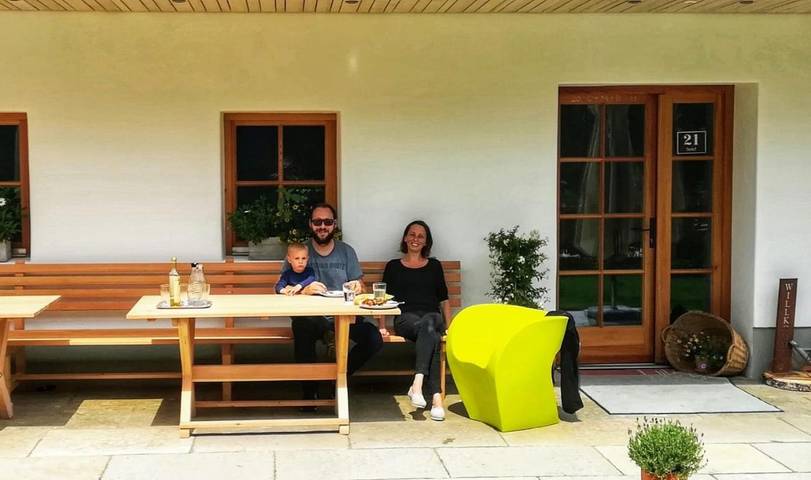 Ferienwohnung für 2 Personen, mit Terrasse und Garten sowie Seeblick und Ausblick
