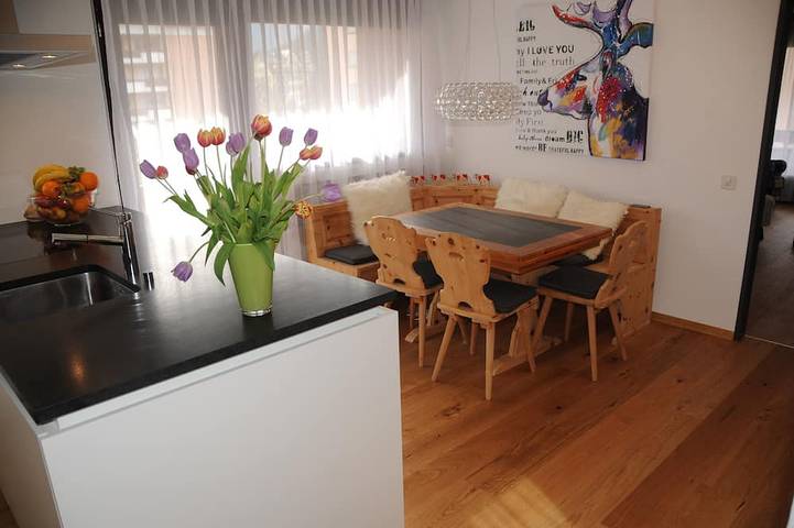 Ferienwohnung für 6 Personen, mit Balkon und Garten sowie Pool in Davos Dorf