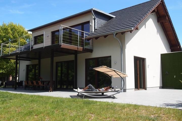 Ferienhaus für 7 Personen, mit Terrasse und Garten sowie Sauna und Seeblick in Lenz - 2