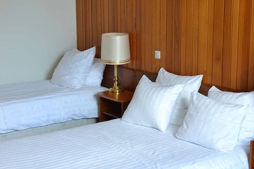Central Comfort with Easy Access to the Seaside! Free Breakfast and Parking! in Brielle, Niederländische Nordsee