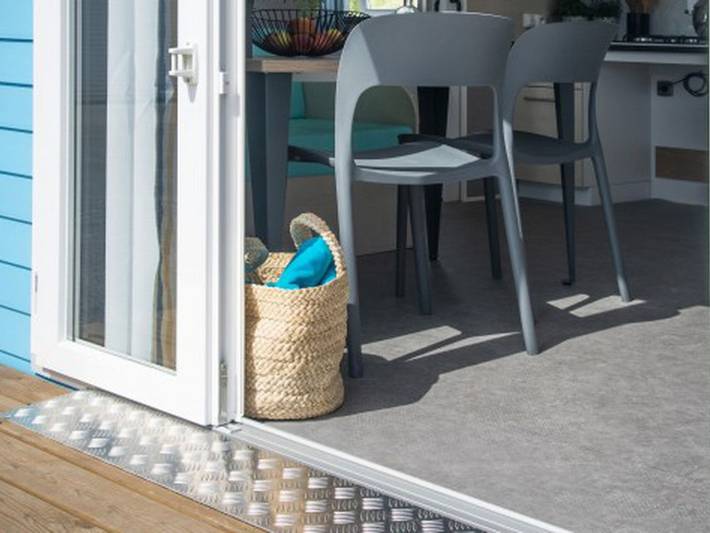 Mobil home pour 4 personnes, avec piscine à Seillac - 2