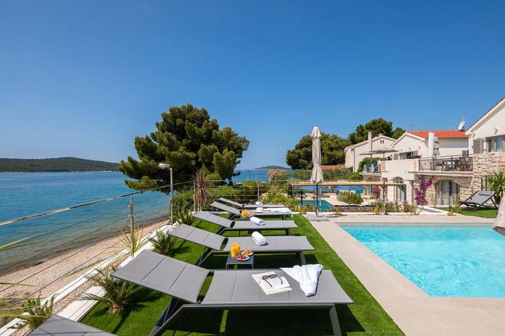 Villa für 12 Personen mit Pool in Žaborić, Šibenik-Knin