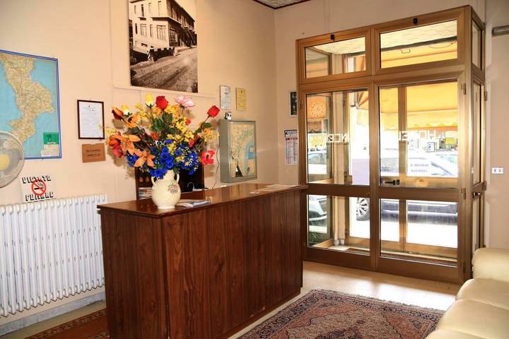 Hôtel pour 2 personnes, avec balcon dans Soverato Marina - 2