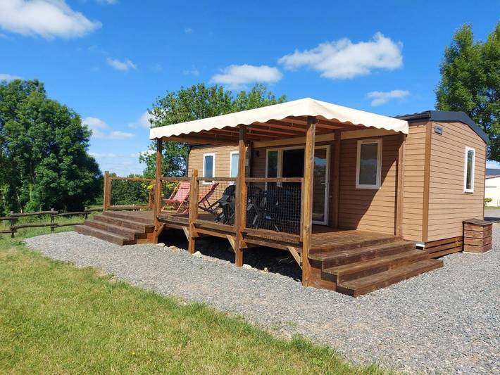 Location de vacances pour 6 personnes, avec vue ainsi que terrasse et jardin à La Chapelle-Saint-Étienne
