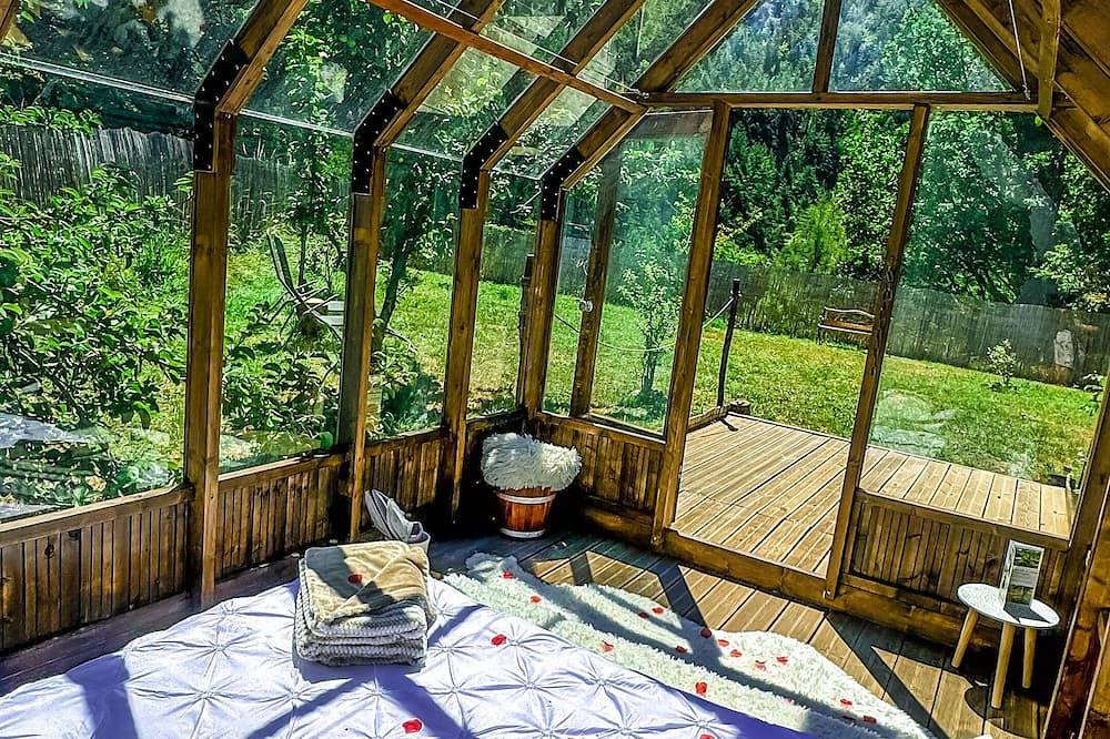 Chalet en verre sous une pluie d’étoiles in Lucéram, Côte méditerranéenne (France)