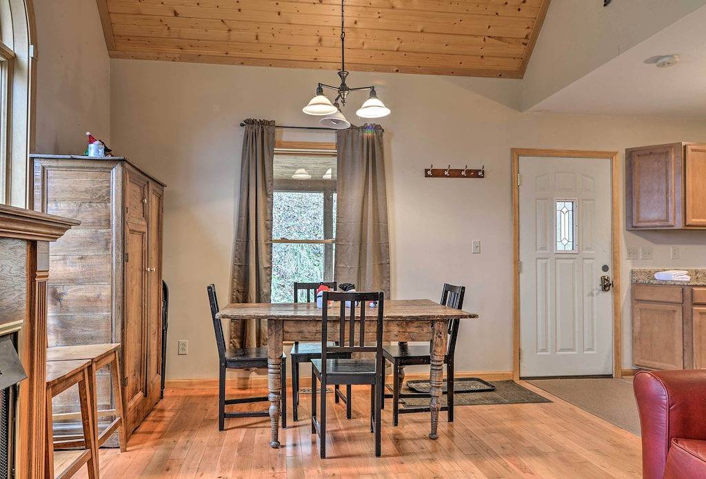 Glamping for 4 Guests in Blue Ridge Mountains, Greenbrier River