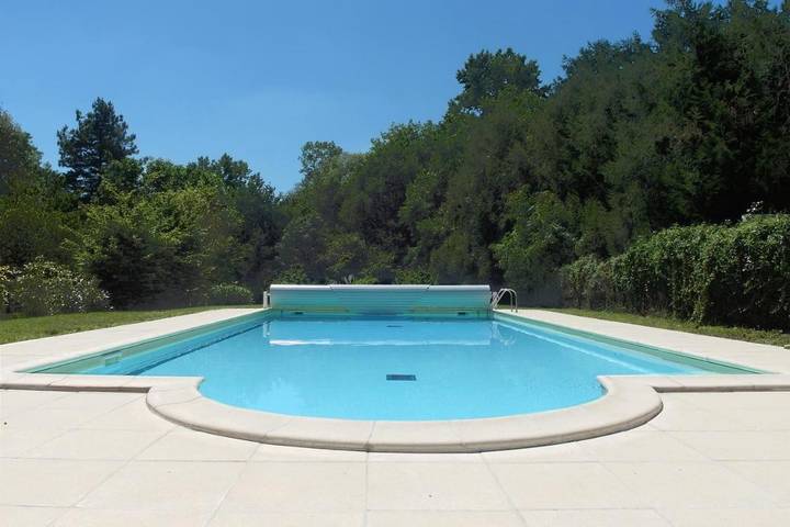 Hotel para 4 personas, con jardín además de terraza y piscina - 1