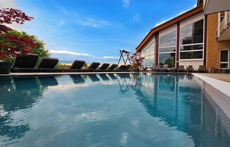 Hotel für 4 Personen, mit Balkon und Terrasse sowie Whirlpool und Pool in Rotenburg an der Fulda