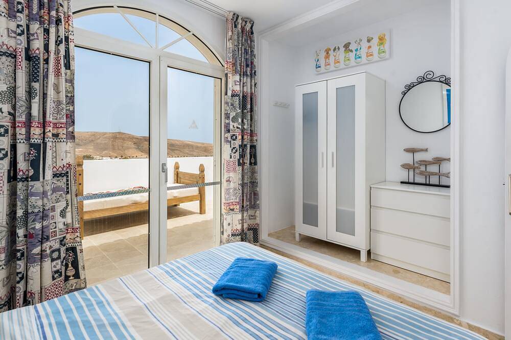 Villa Barry - Villa spacieuse, vue sur la mer, piscine, bar privé in Tarajalejo, Tuineje