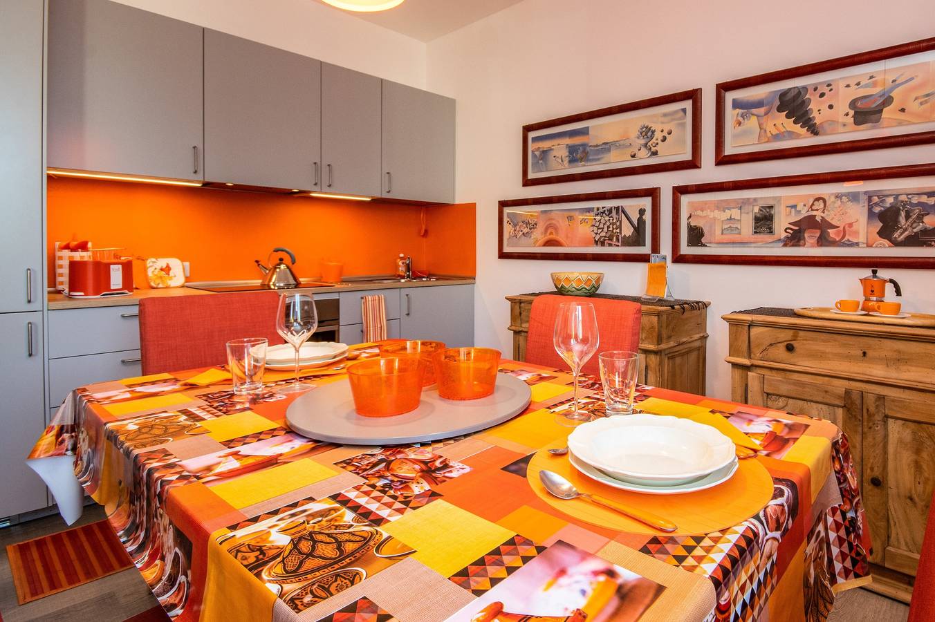 Ganze Wohnung, Mit wenigen Schritten am Gardasee – Apartment Orange in Salò, Gardasee-Berge