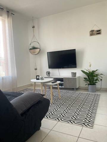 Gîte pour 4 personnes, avec balcon ainsi que vue et piscine à Castelnau-d'Estrétefonds