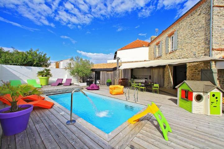 Appart’hôtel pour 10 personnes, avec Jacuzzi et Terrasse ainsi que Piscine et Sauna