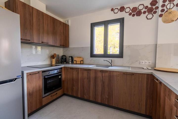 Location de vacances pour 8 personnes, avec jardin et vue ainsi que terrasse et piscine à Figanières - 3