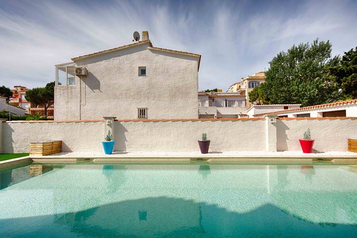Ferienwohnung für 5 Personen, mit Terrasse und Garten sowie Pool in Empuriabrava - 3