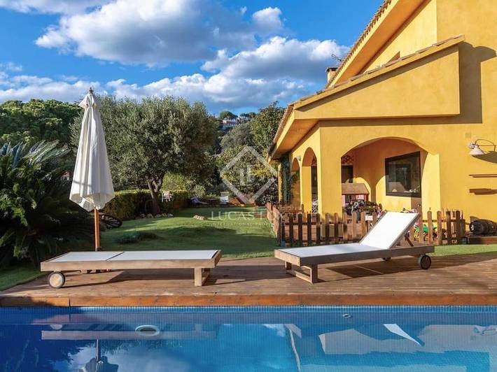 Location de vacances pour 8 personnes, avec jardin ainsi que vue et piscine, animaux acceptés à Cabrils - 4