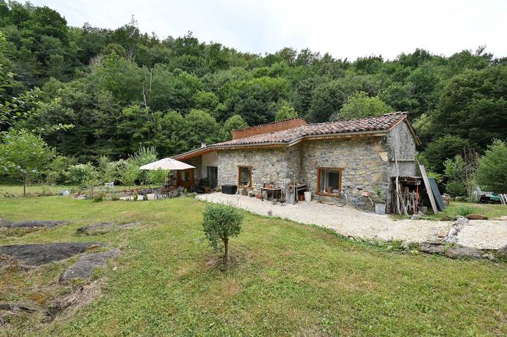 Ferienhaus 'La Mouline' mit Bergblick, Wlan und Klimaanlage in Prat-Bonrepaux, Parc naturel régional des Pyrénées ariégeoises