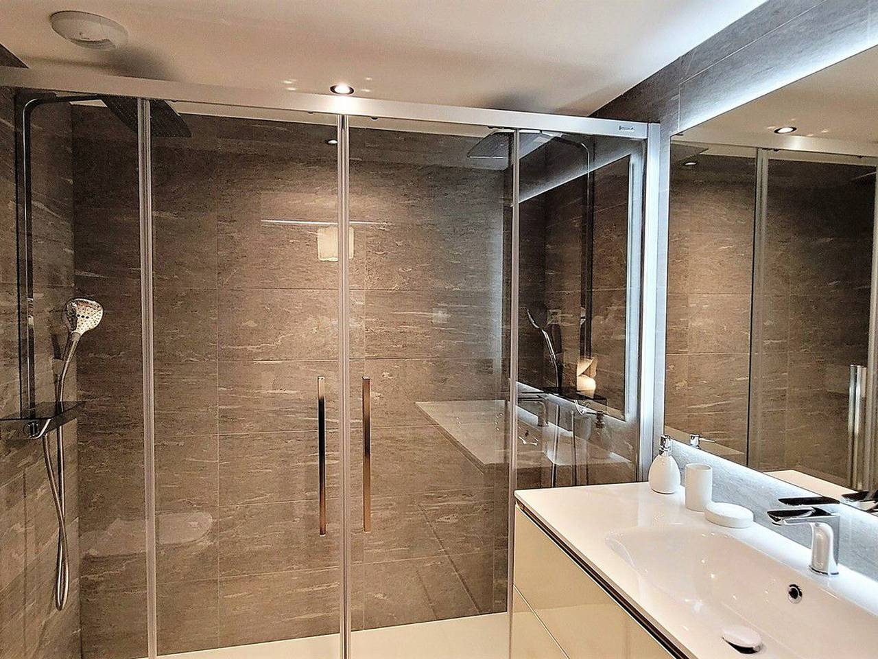 Apartamento entero, Apartamento céntrico y cómodo con gran terraza, Wifi, Parking, 8 personas in Les Gets, Les Portes du Soleil