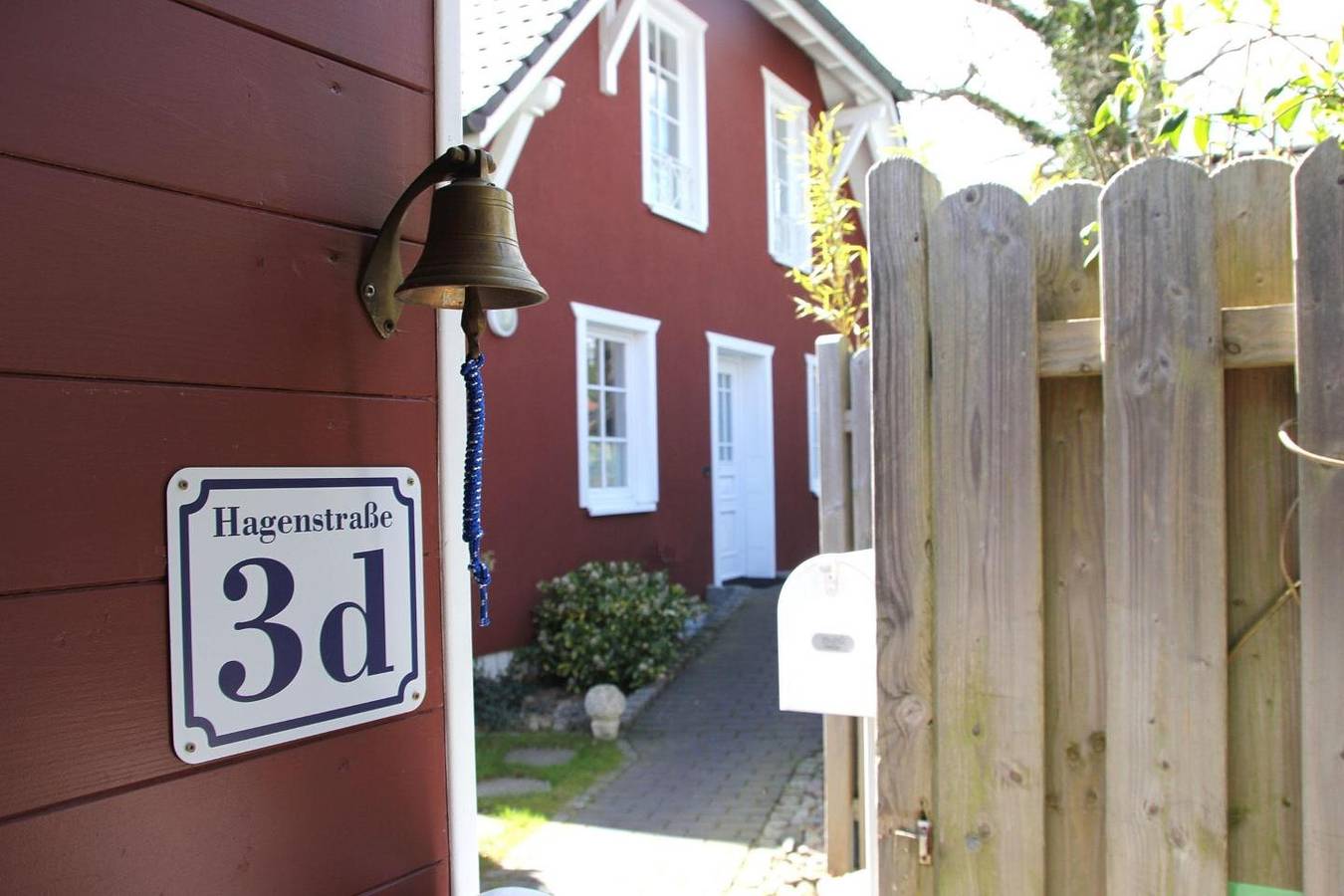 Vallmo, gemütliches Ferienhaus in Wald- und Strandnähe in Prerow, Fischland - Darß - Zingst