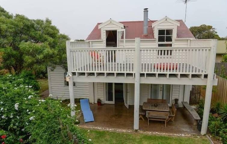 Cottage for 4 people, with balcony and garden in Great Ocean Road