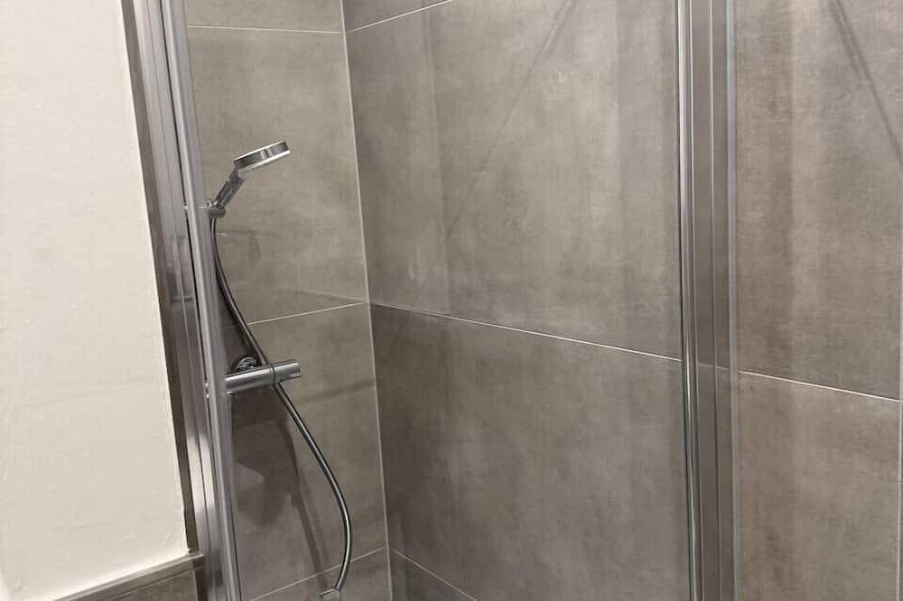 Ganze Wohnung, Großzügiges 3-Raum-Appartement für bis zu 3 Personen in Bad Zwischenahn. Das ca. 60 m² große, stilvoll eingerichtete 3-Raum-Appartement für bis zu 3 Personen befindet sich auf dem Klosterhof Aue, mitten im Herzen von Bad Zwischenahn. in Zwischenahner Meer, Bad Zwischenahn