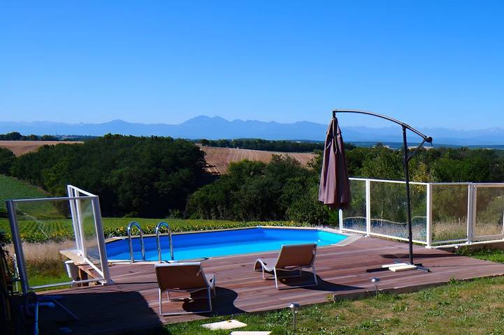 Gîte pour 14 personnes, avec piscine ainsi que jardin et terrasse