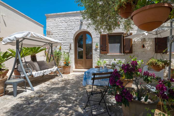 Holiday Home 'La Lamia 21' with Private Garden, Wi-Fi and Air Conditioning in Cisternino, Salento