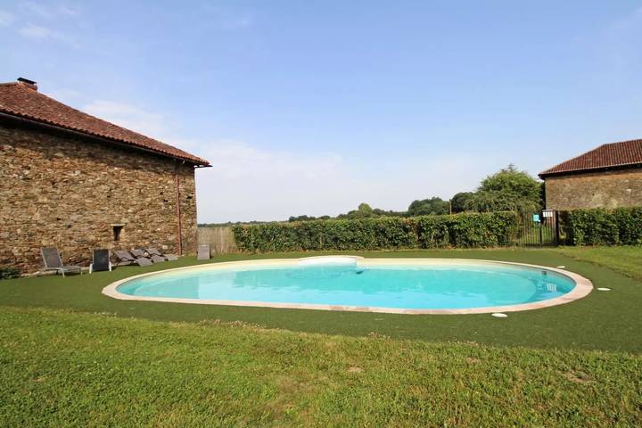 Gîte pour 8 personnes, avec piscine et jardin, animaux acceptés à Champagnac-la-Rivière - 2