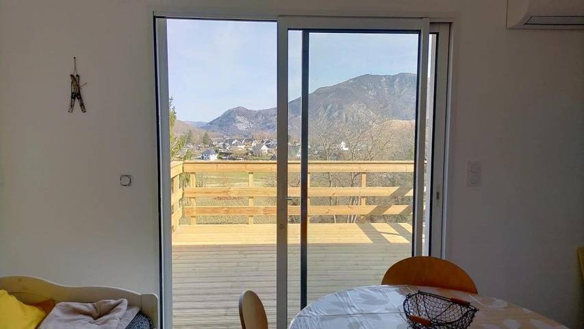 Gîte pour 4 personnes, avec Terrasse ainsi que Jardin et Vue à Ségus