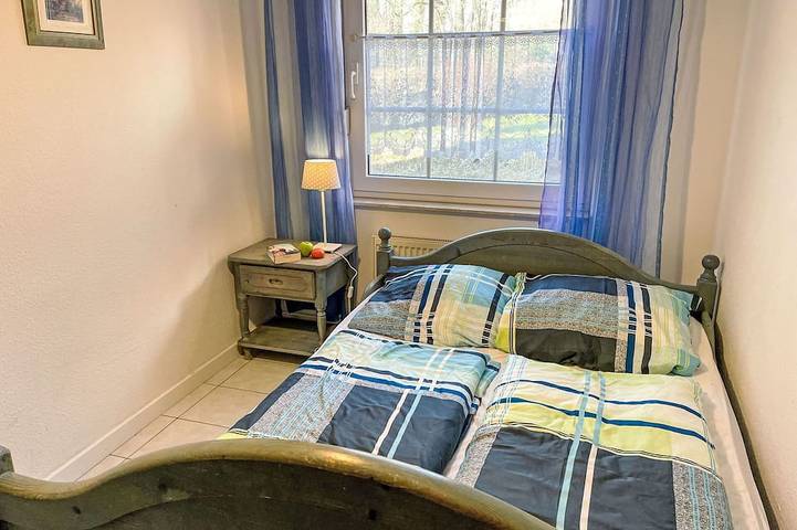 Entire apartment, Beautiful apartment for 5 people with WIFI, TV, terrace and pets allowed in Waase, Ummanz