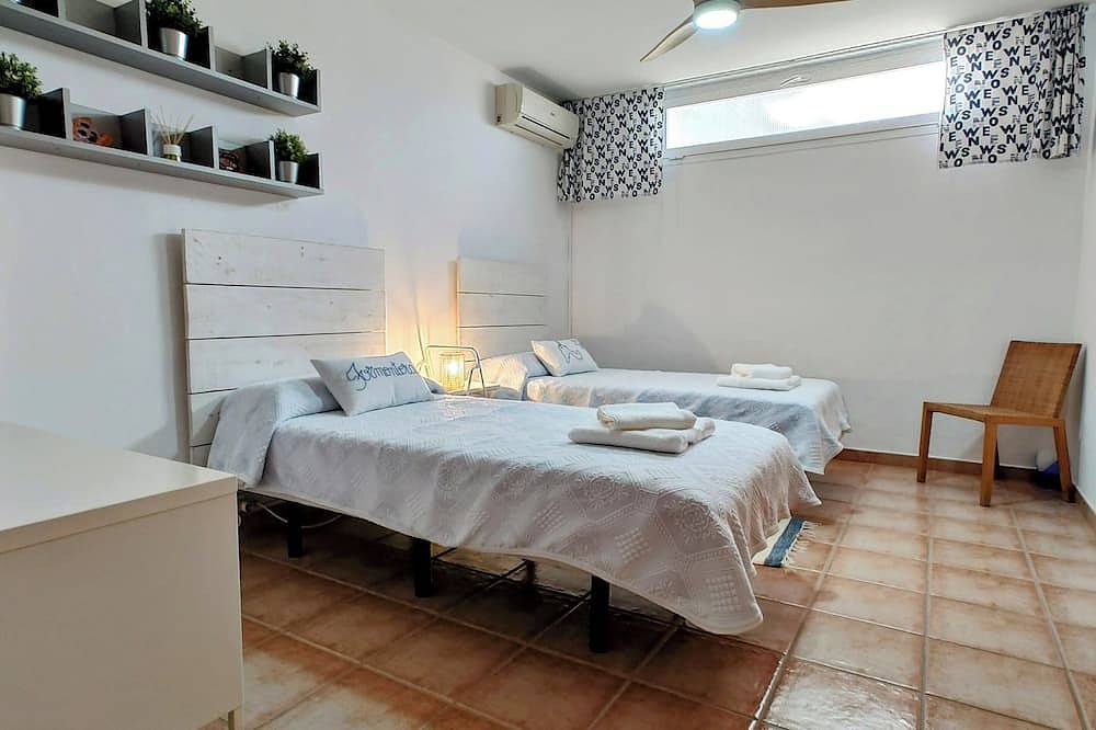 Appartement entier, Can Sord- Apartment with large Terrace/Garden.  With A/C and wifi in La Savina, Formentera