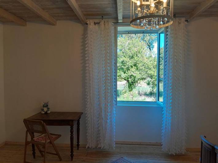 Chambre d’hôte pour 2 personnes, avec Terrasse ainsi que Jardin et Vue à Saint-Cybardeaux