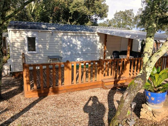 Location de vacances pour 6 personnes, avec piscine et jacuzzi ainsi que bassin pour enfant et terrasse, animaux acceptés à Chamaret
