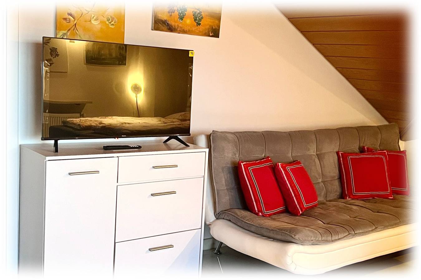 Hel leilighet, Apartment 'Familienzimmer - Galerie' with Shared Pool, Shared Garden and Wi-Fi in Hohenwart, Pfaffenhofen District
