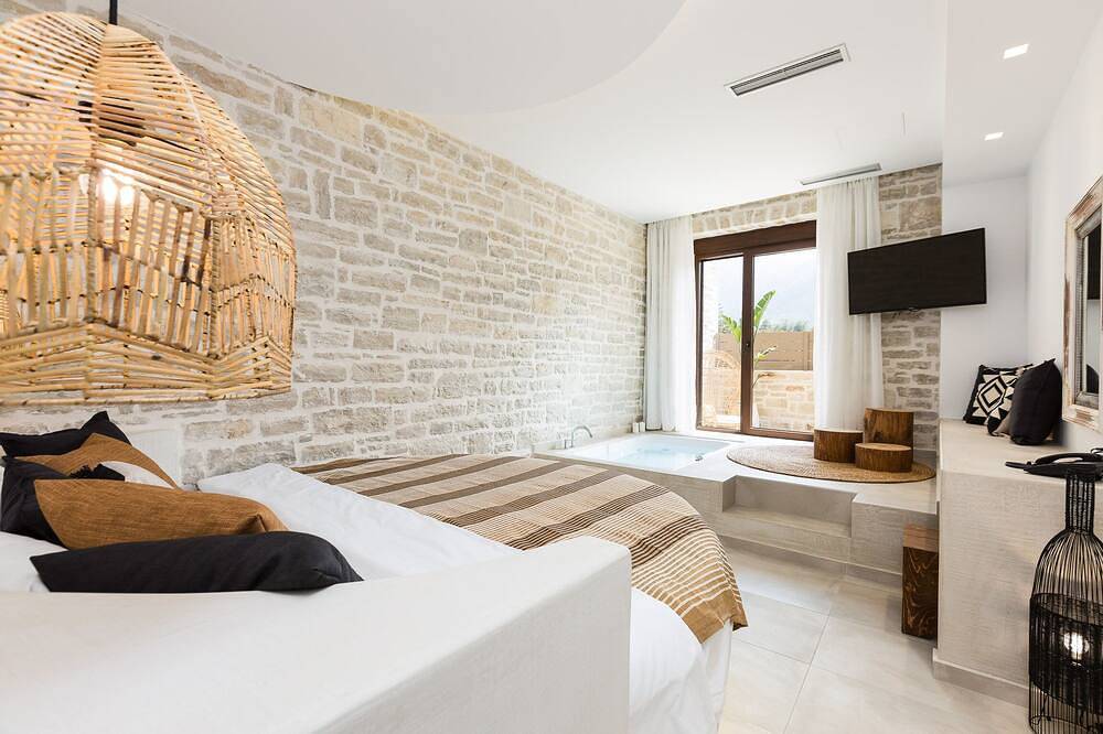 Villa face à la plage, intimité totale, service en chambre, piscine de 50 m2, bain à remous et vue sur la mer! in Bali (Crète), Région de Réthymnon