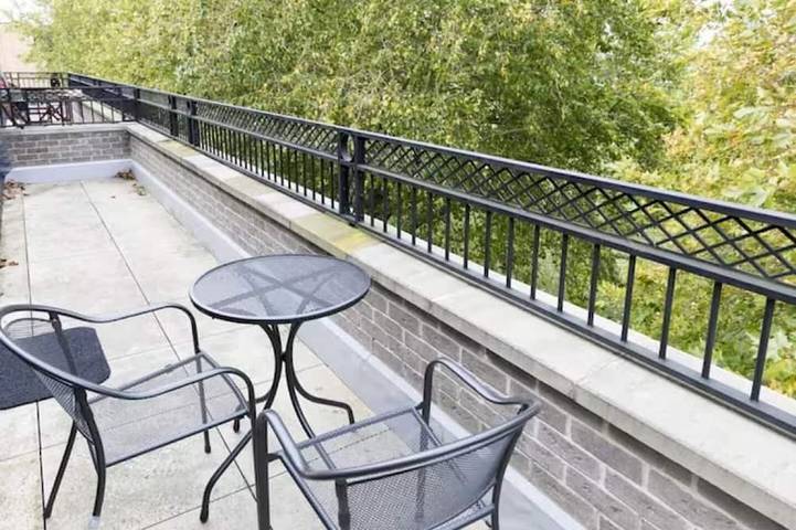 Loft for 6 people, with Balcony and Yard in Cambridge