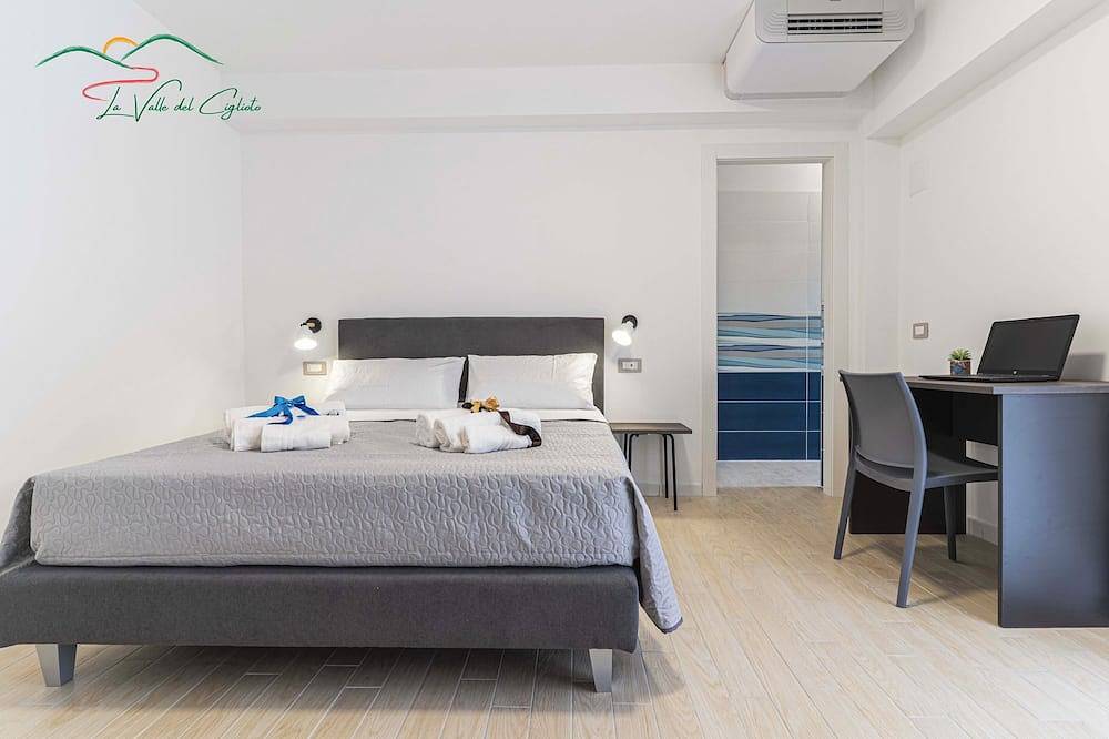 Apartamento entero, Double Room with Private Bathroom - Room Rentals in Licusati (Sa) in Camerota, Cilento