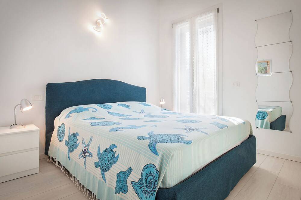 Ganze Wohnung, Villa Malù - Apt Luisa Pool- und Seeblick in Torri del Benaco, Gardasee-Berge