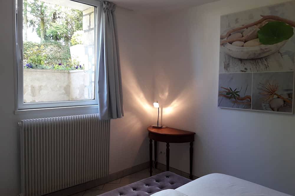 Appartement entier, Gîte indépendant-jardin permacole-proche de mn en train de Paris in Saint-Leu-d'Esserent, Oise
