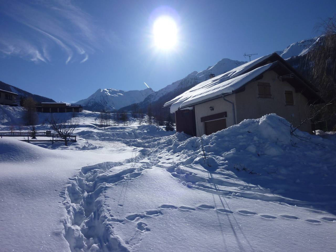 Maison de vacances 'Chalet Bellevue' avec vue sur la montagne, piscine partagée et Wi-Fi in Les Orres, Parc national des Écrins