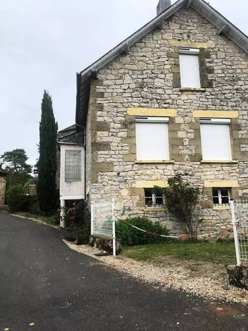Gîte pour 4 personnes, avec terrasse dans Lac du Causse