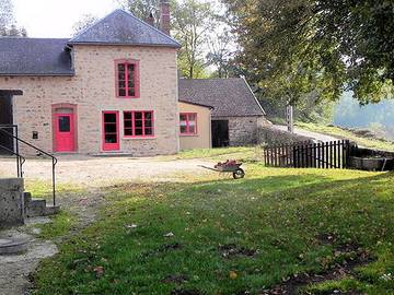 Gîte pour 9 personnes, avec jardin, animaux acceptés à Alligny-en-Morvan