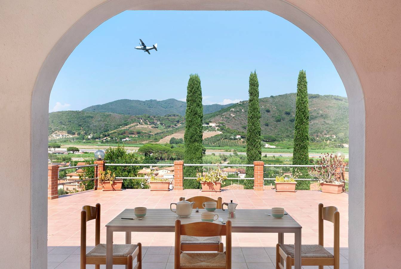 Ferienhaus 'Maya' mit Bergblick, privater Terrasse und eigenem Garten in La Pila, Campo nell'Elba