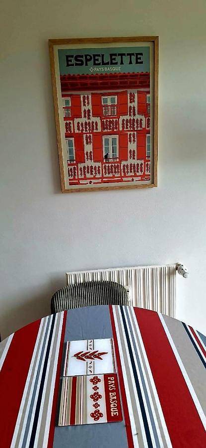 Gîte pour 4 personnes, avec Balcon et Terrasse ainsi que Jardin et Piscine à Souraïde - 3