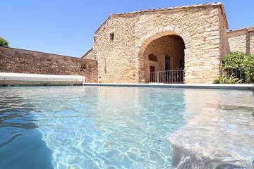 Location de vacances pour 16 personnes, avec jardin et jacuzzi à Méjannes-lès-Alès