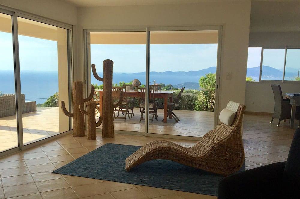 Hervorragender Blick auf das Meer und die blutrünstigen Inseln. Sehr neue Villa mit Blick auf die Cala d'orzu in Coti-Chiavari, Ajaccio und Umgebung