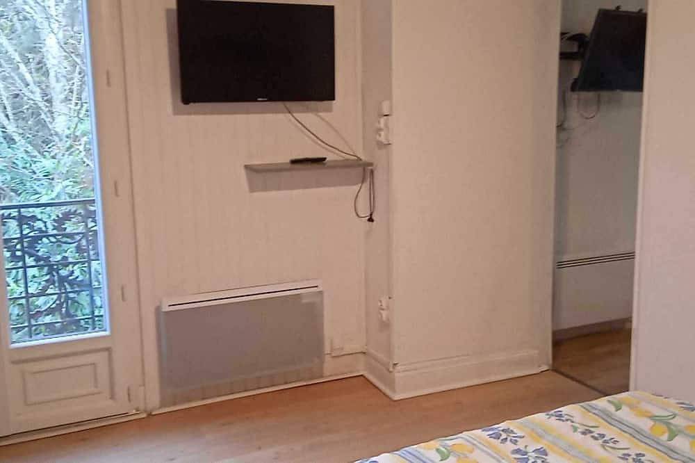 Entire apartment, Homerez - Apartment in Néris-les-Bains in Néris-les-Bains, Montluçon region