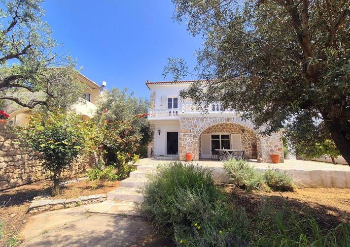 Location de vacances pour 8 personnes, avec jacuzzi et jardin, adapté aux familles dans Spetses - 2
