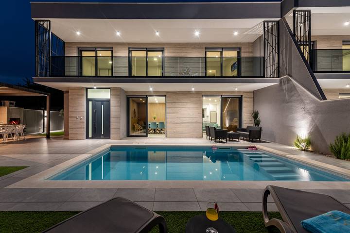 Villa für 6 Personen, mit Terrasse und Garten in Maslenica - 2