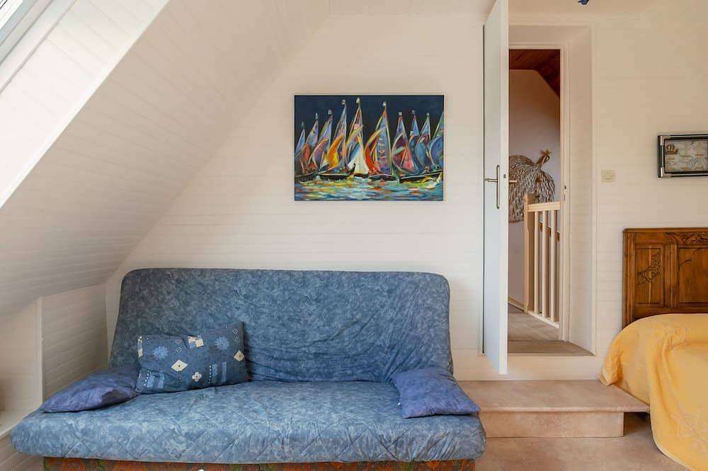Echo de Vagues by Interhome in Kerlouan, Brest region